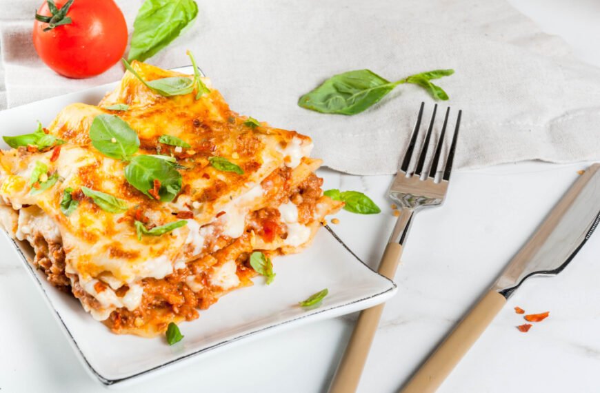 🍝 طريقة عمل مكرونة بشاميل باللحمة المفرومة بخطوات سهلة وطعم مطاعم! 🧀🔥